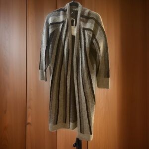 Long women’s cardigan size medium new with tags